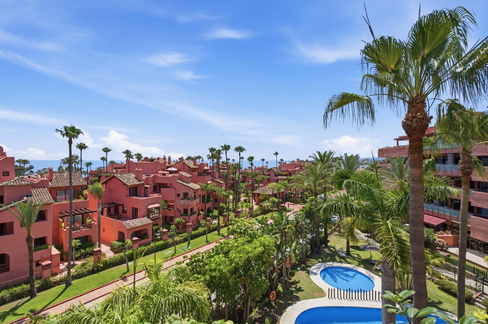 3 bedroom Penthouse for sale in Estepona with pool garage - € 1,290,000 (Ref: 9952300)