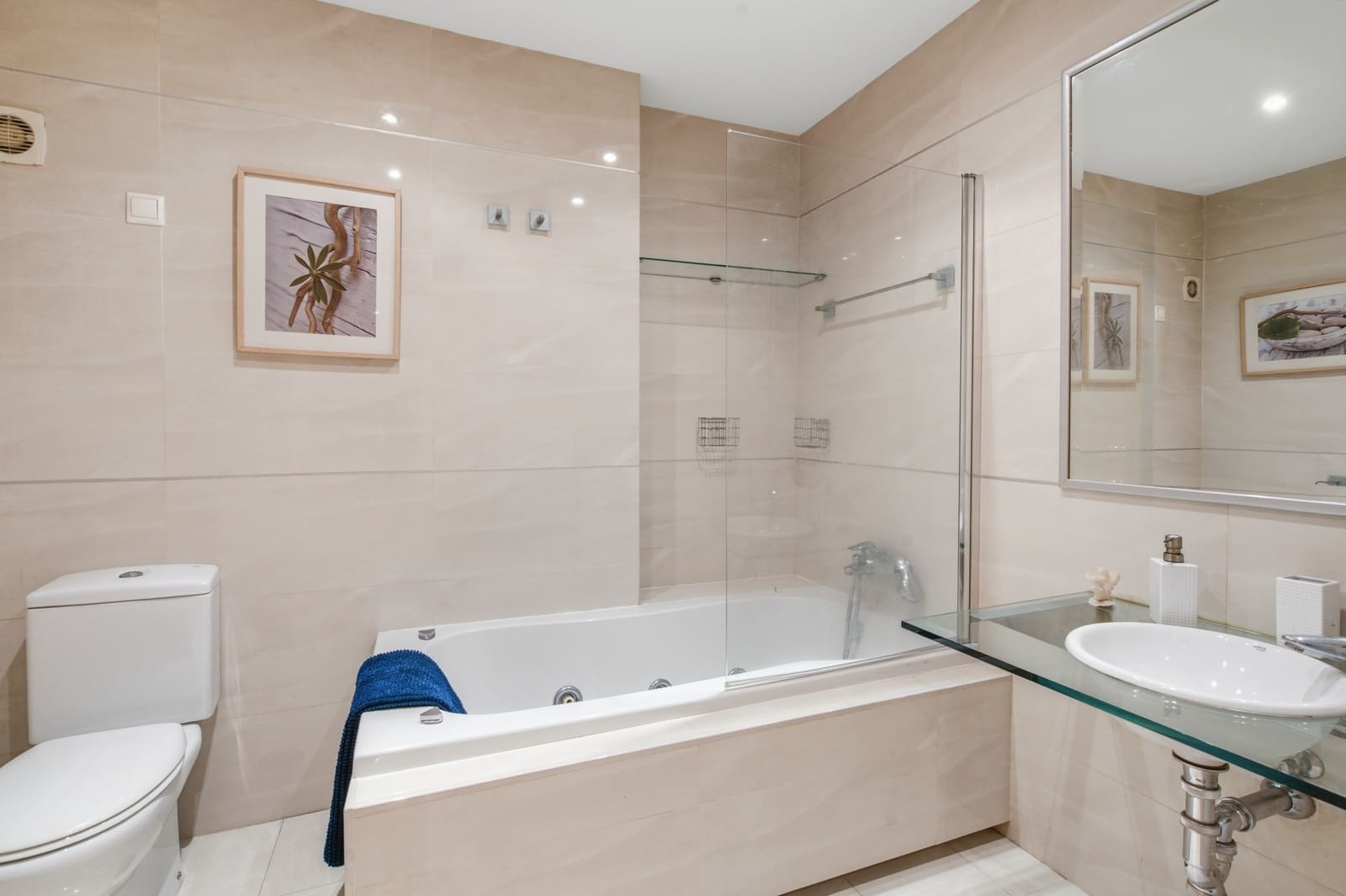 Apartamento de 4 habitaciones en Estepona en venta con piscina garaje - 896.000 € (Ref: 9962612)