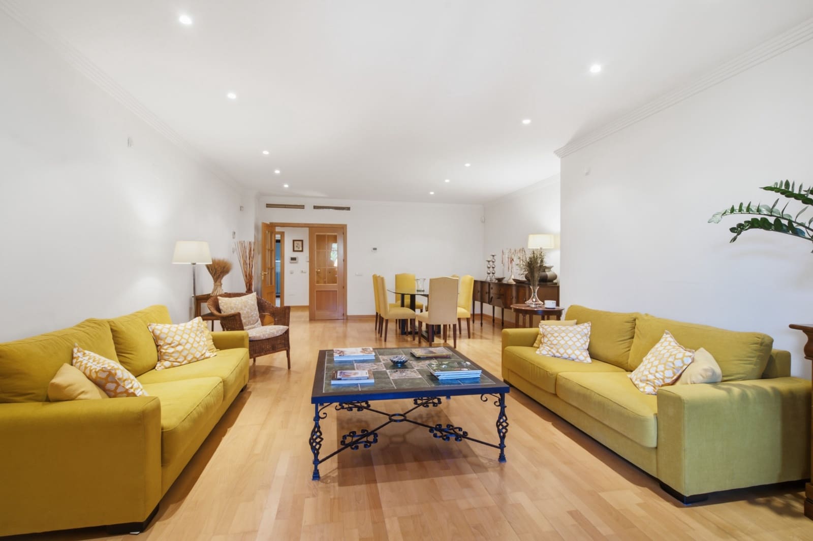 Apartamento de 4 habitaciones en Estepona en venta con piscina garaje - 896.000 € (Ref: 9962612)