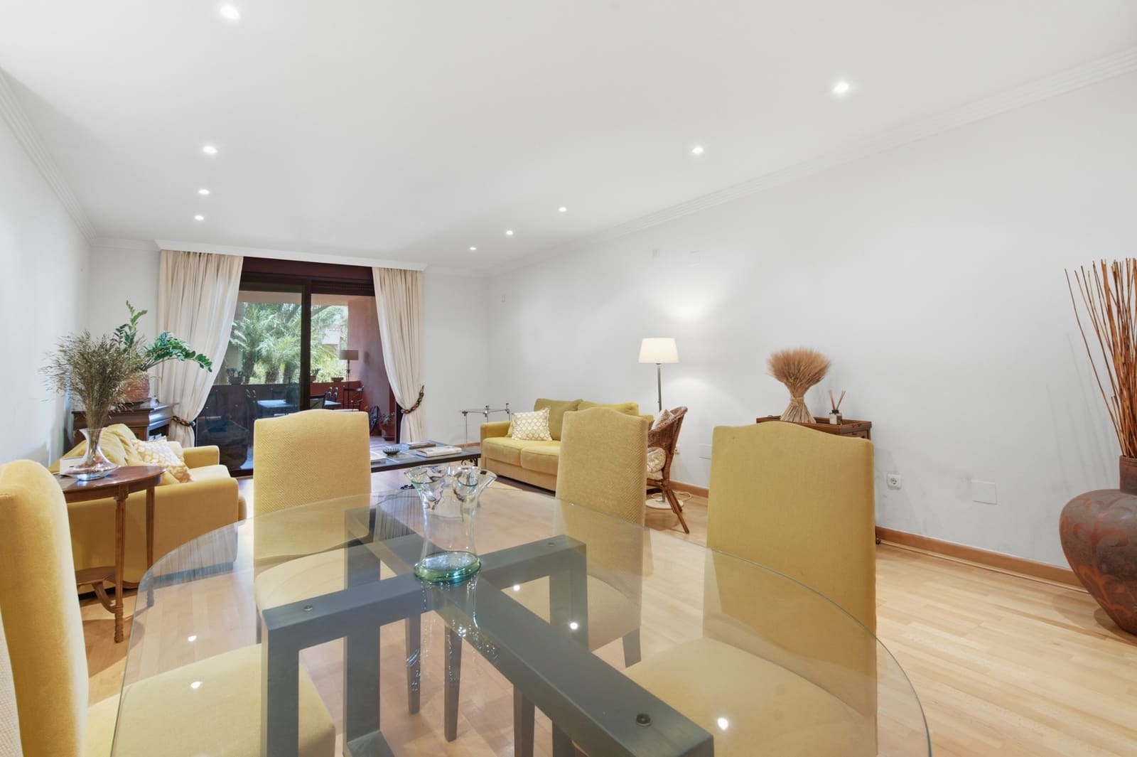 Apartamento de 4 habitaciones en Estepona en venta con piscina garaje - 896.000 € (Ref: 9962612)