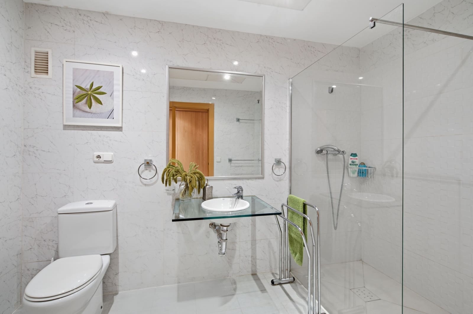 Apartamento de 4 habitaciones en Estepona en venta con piscina garaje - 896.000 € (Ref: 9962612)