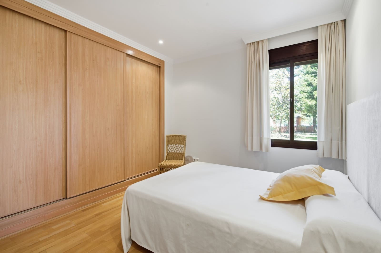 Apartamento de 4 habitaciones en Estepona en venta con piscina garaje - 896.000 € (Ref: 9962612)