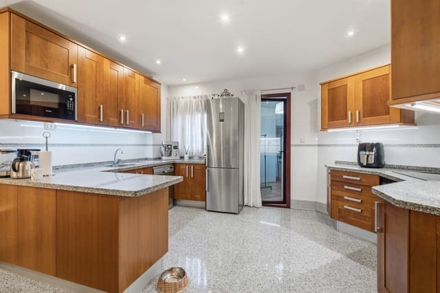 4 makuuhuone Huoneisto myytävänä paikassa Estepona mukana uima-altaan 
autotalli - 896 000 € (Ref: 9962612)