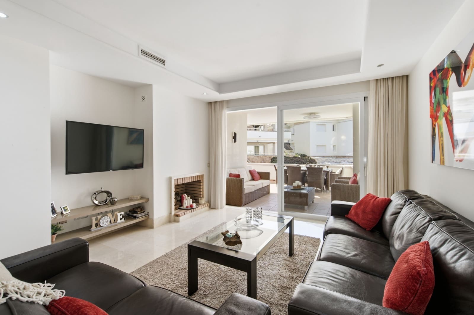 2 soverom Leilighet til salgs i Estepona med svømmebasseng garasje - € 1 295 000 (Ref: 9993915)