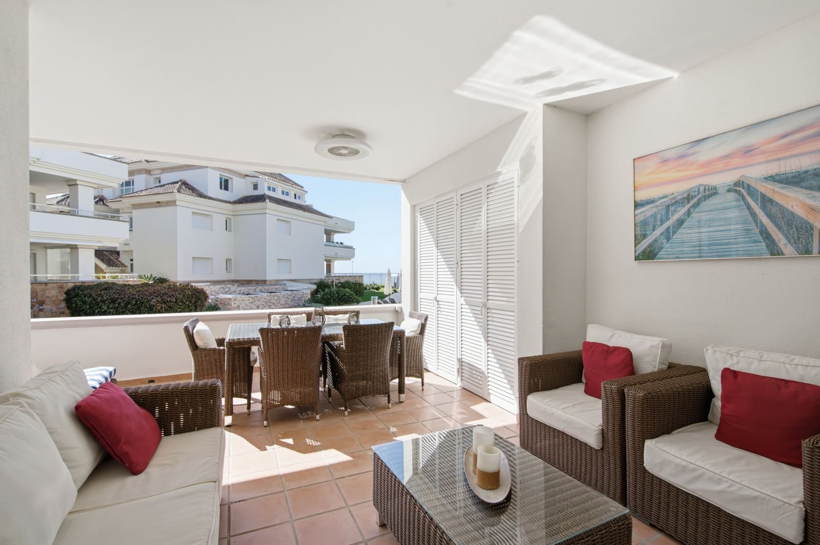 2 soverom Leilighet til salgs i Estepona med svømmebasseng garasje - € 1 295 000 (Ref: 9993915)