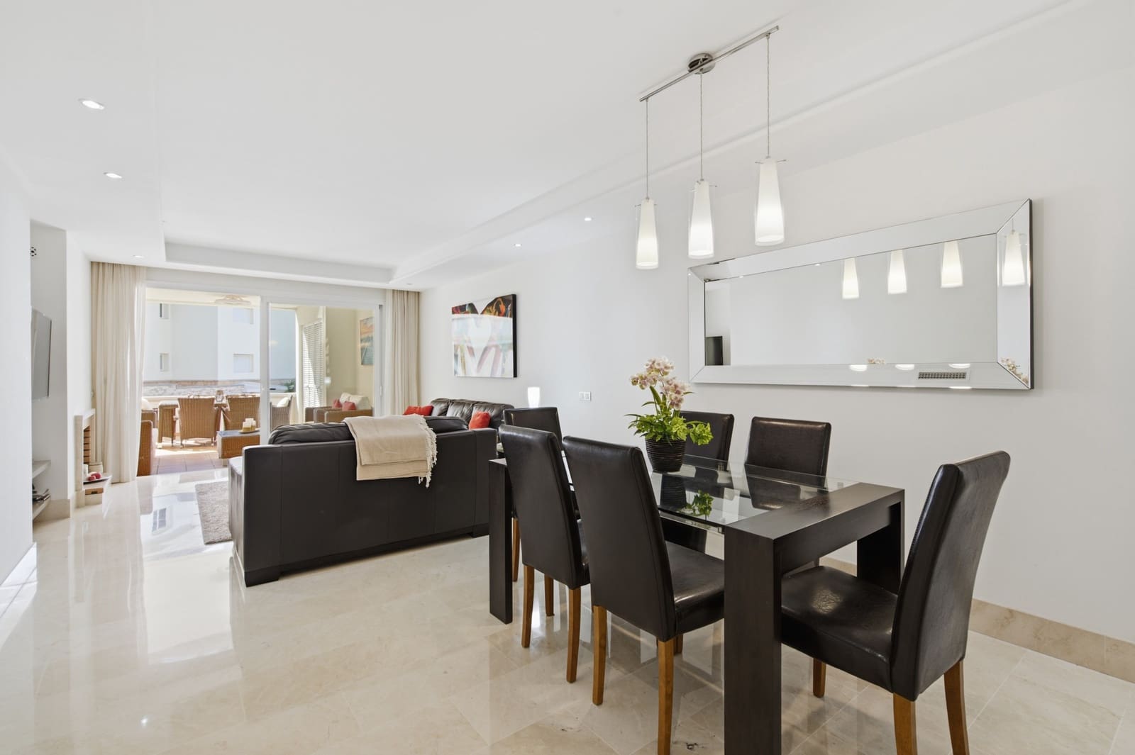 2 soverom Leilighet til salgs i Estepona med svømmebasseng garasje - € 1 295 000 (Ref: 9993915)