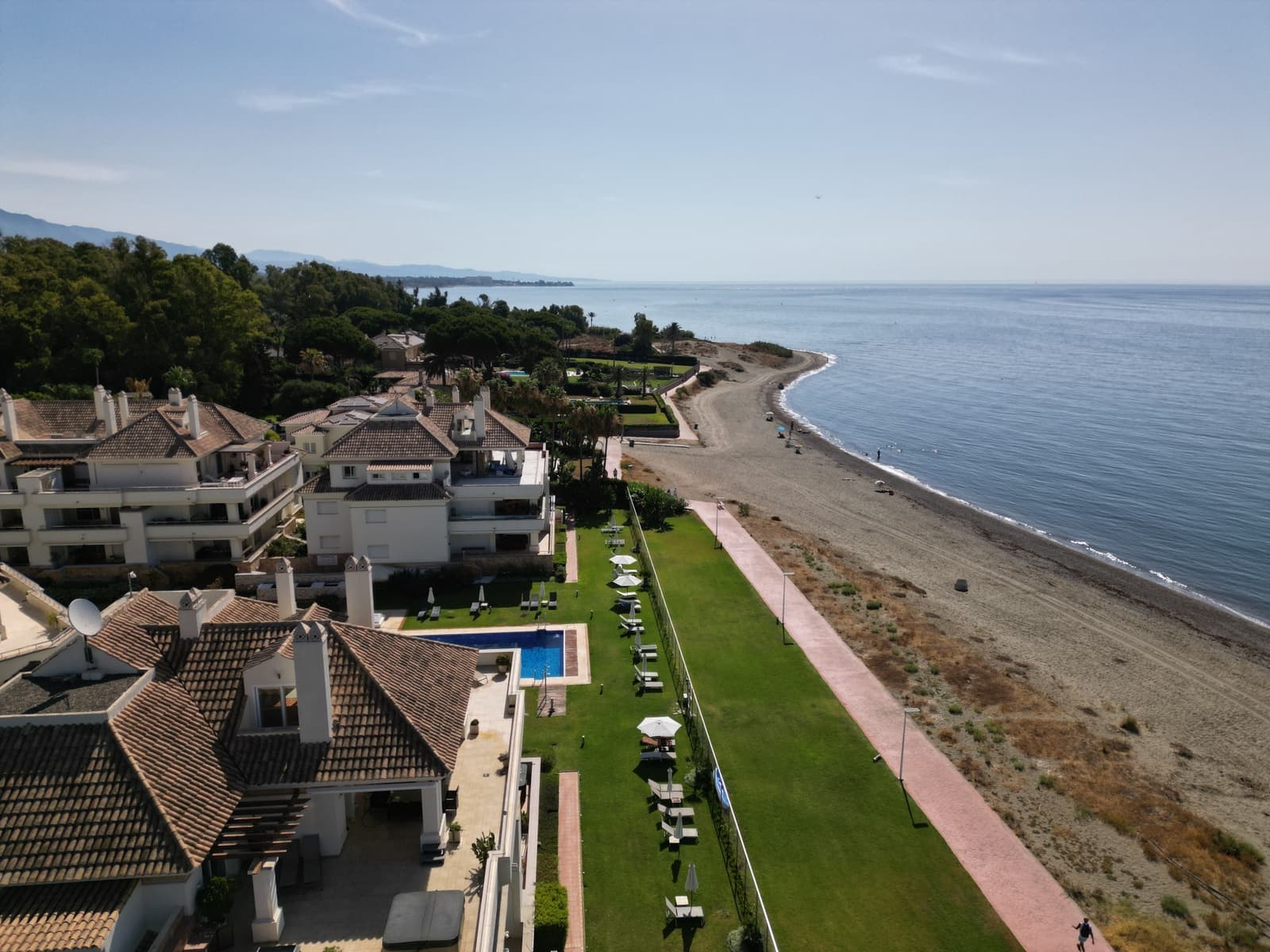 2 soverom Leilighet til salgs i Estepona med svømmebasseng garasje - € 1 295 000 (Ref: 9993915)