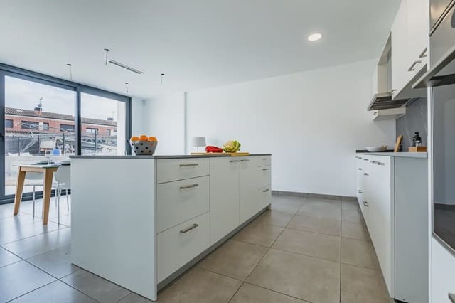 4 bedroom Townhouse for sale in El Mas Flassià, Vidreres with garage - € 435,000 (Ref: 9823514)
