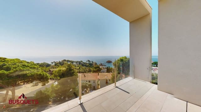3 sypialnia Dom blizniak na sprzedaż w Tossa de Mar z basenem garażem - 1 250 000 € (Ref: 9823523)