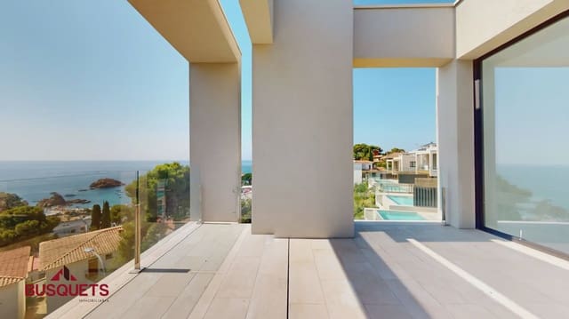 3 sypialnia Dom blizniak na sprzedaż w Tossa de Mar z basenem garażem - 1 250 000 € (Ref: 9823523)