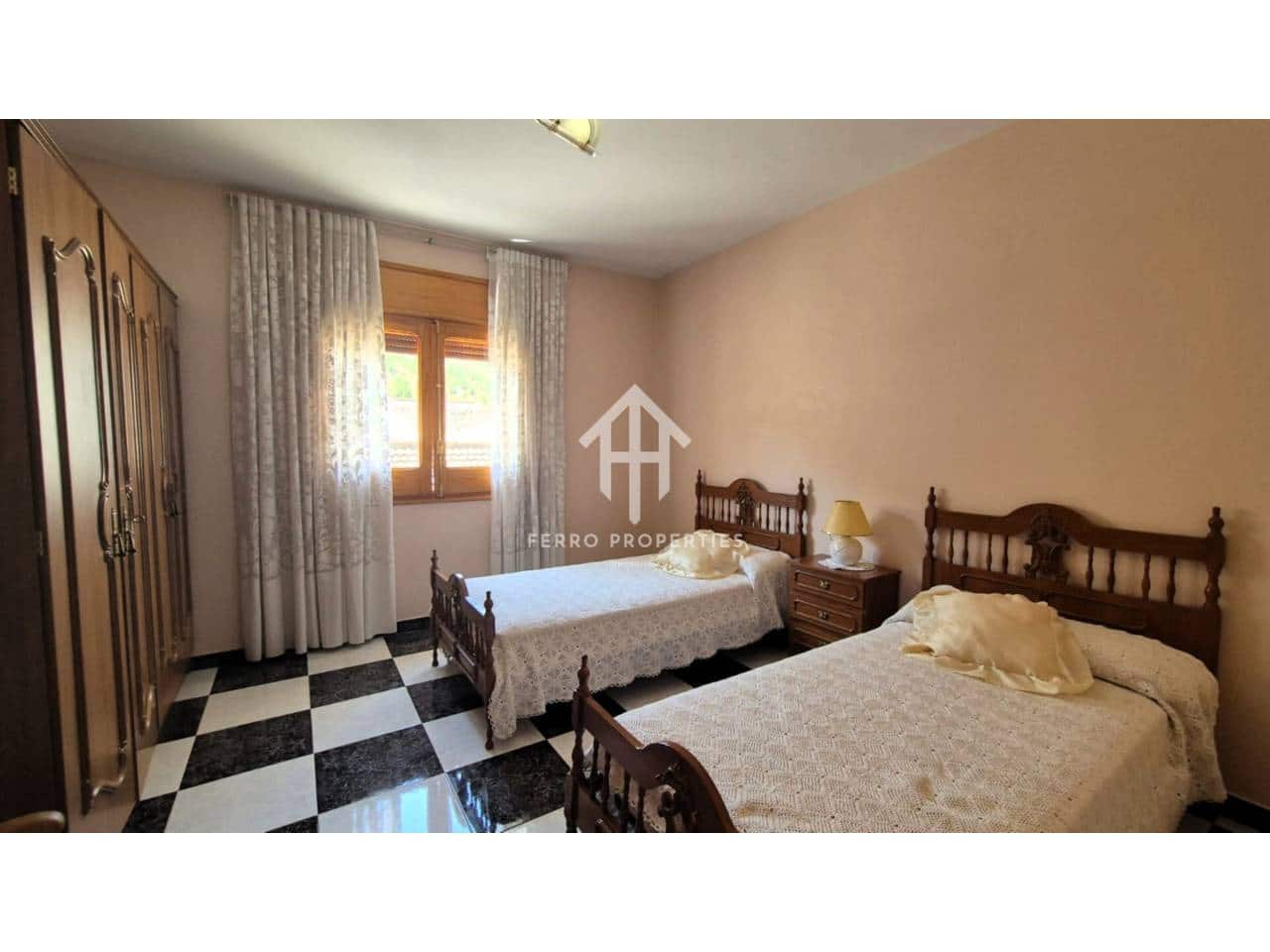 5 bedroom Apartment for sale in Algarinejo with garage - € 129,900 (Ref: 9152573)