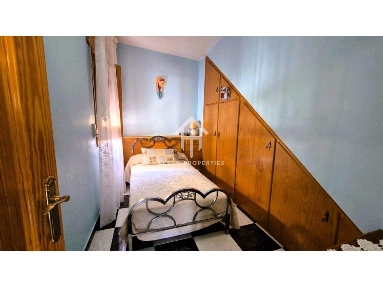 5 bedroom Apartment for sale in Algarinejo with garage - € 129,900 (Ref: 9152573)