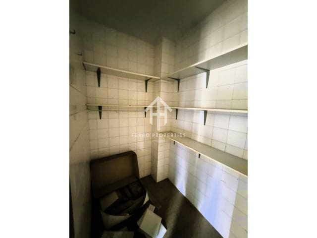 4 slaapkamer Flat te koop in Loja met garage - € 82.900 (Ref: 9152587)