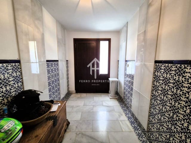 4 slaapkamer Flat te koop in Loja met garage - € 82.900 (Ref: 9152587)