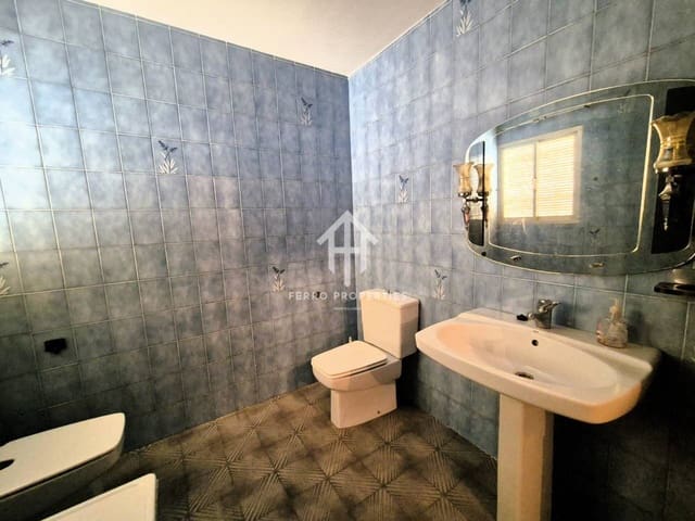 4 slaapkamer Flat te koop in Loja met garage - € 82.900 (Ref: 9152587)