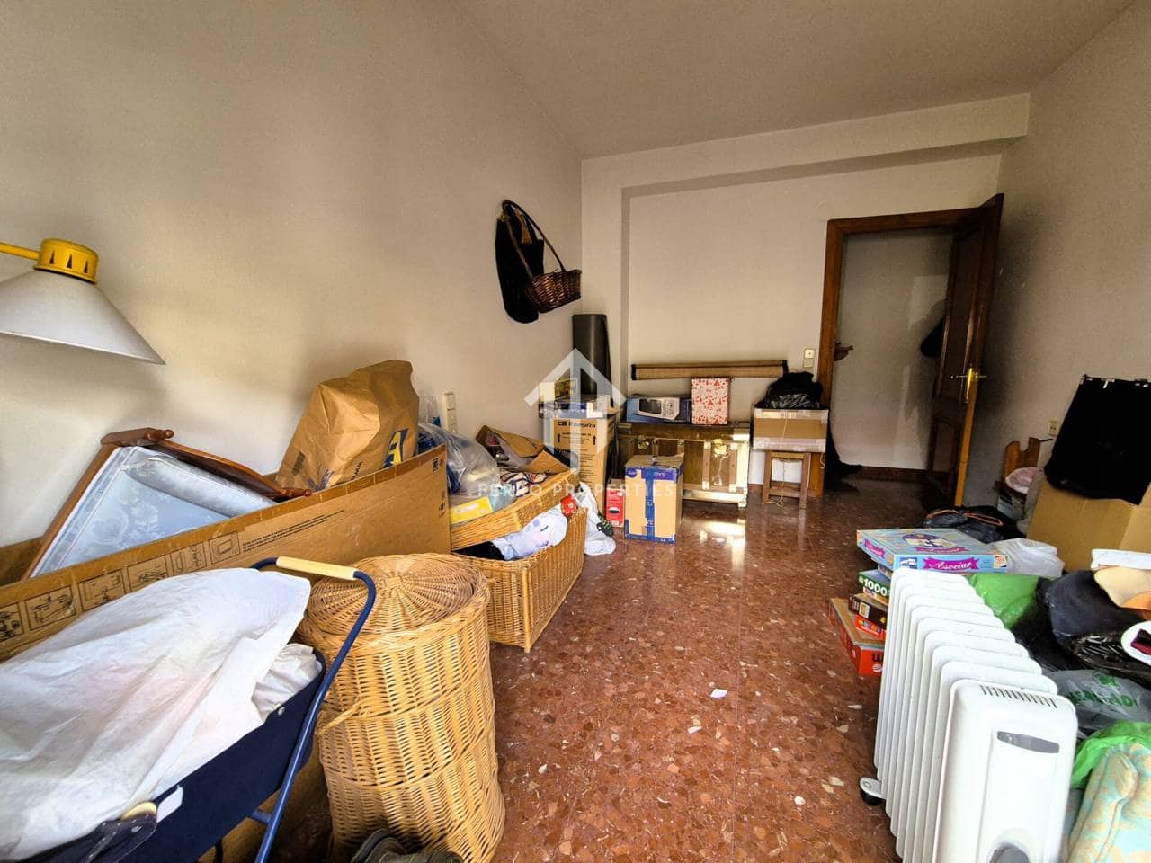 4 soveværelse Lejlighed til salg i Loja med garage - € 82.900 (Ref: 9152587)