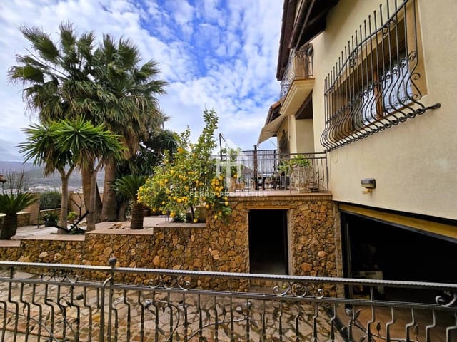 6 soveværelse Villa til salg i Loja med garage - € 429.000 (Ref: 9152607)