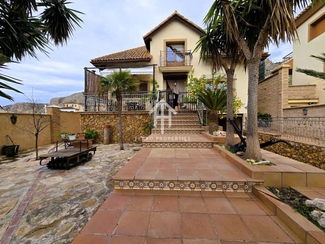 6 soveværelse Villa til salg i Loja med garage - € 429.000 (Ref: 9152607)