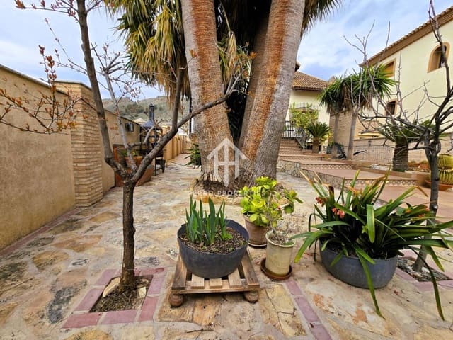 6 soveværelse Villa til salg i Loja med garage - € 429.000 (Ref: 9152607)