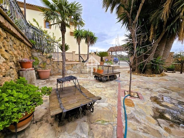 6 soveværelse Villa til salg i Loja med garage - € 429.000 (Ref: 9152607)