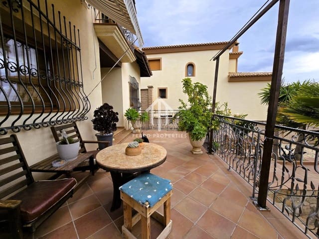 6 soveværelse Villa til salg i Loja med garage - € 429.000 (Ref: 9152607)