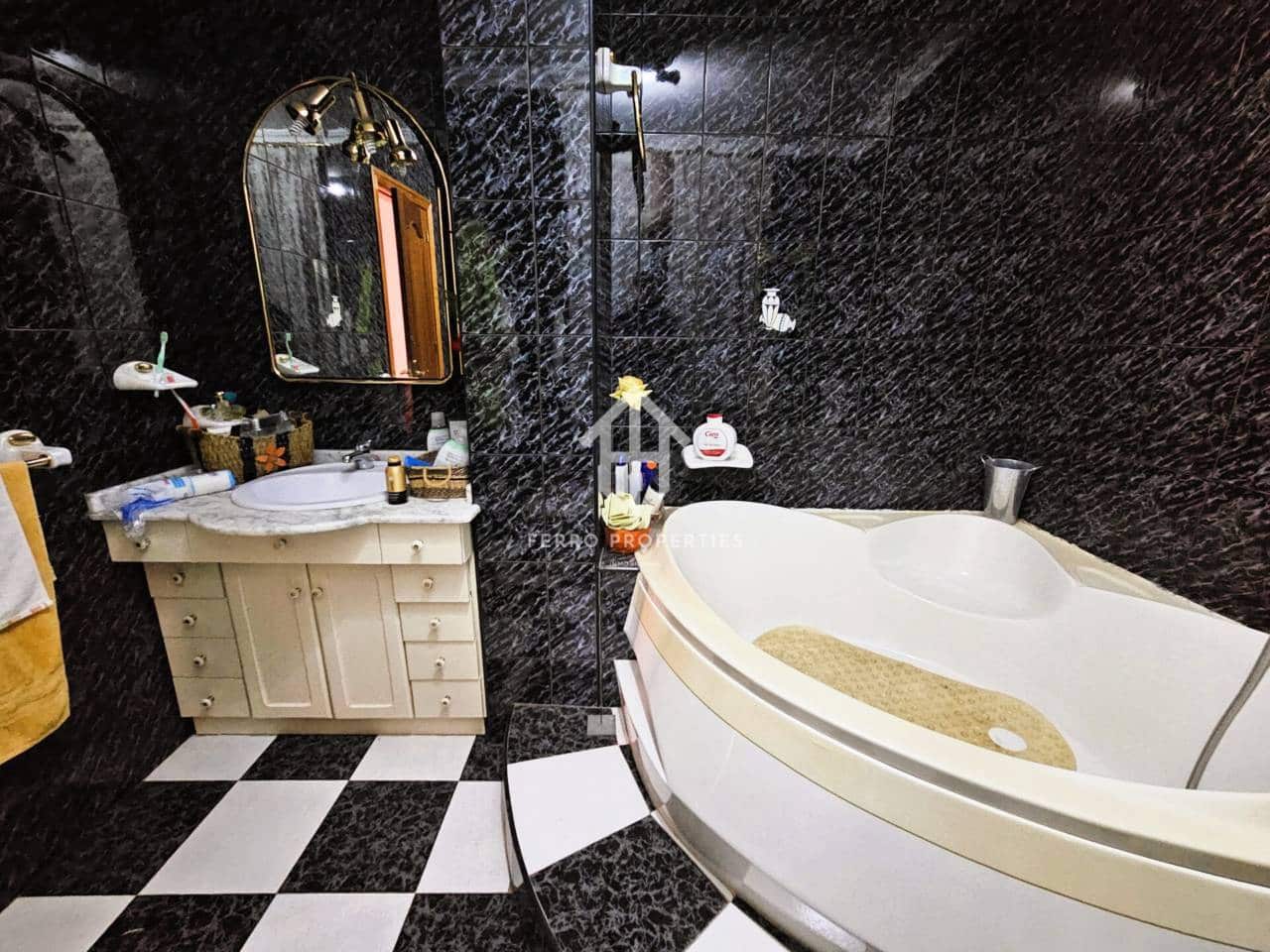 4 chambre Maison de Ville à vendre à Loja avec garage - 226 000 € (Ref: 9152611)