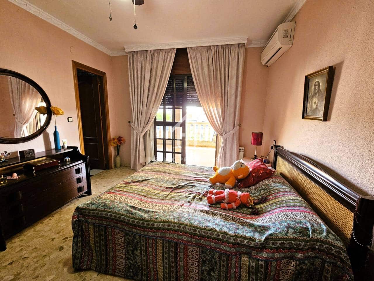 4 chambre Maison de Ville à vendre à Loja avec garage - 226 000 € (Ref: 9152611)