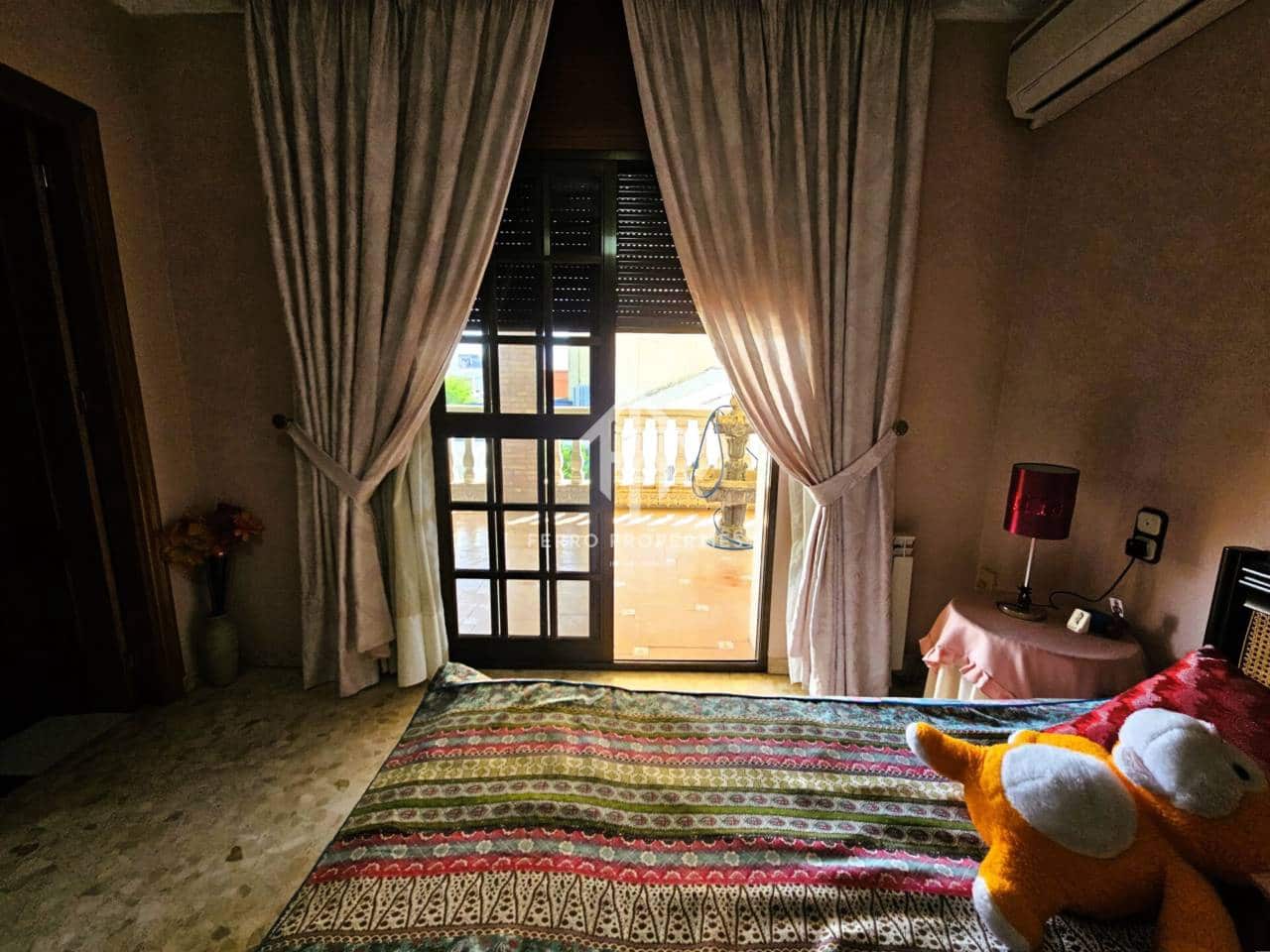 4 chambre Maison de Ville à vendre à Loja avec garage - 226 000 € (Ref: 9152611)