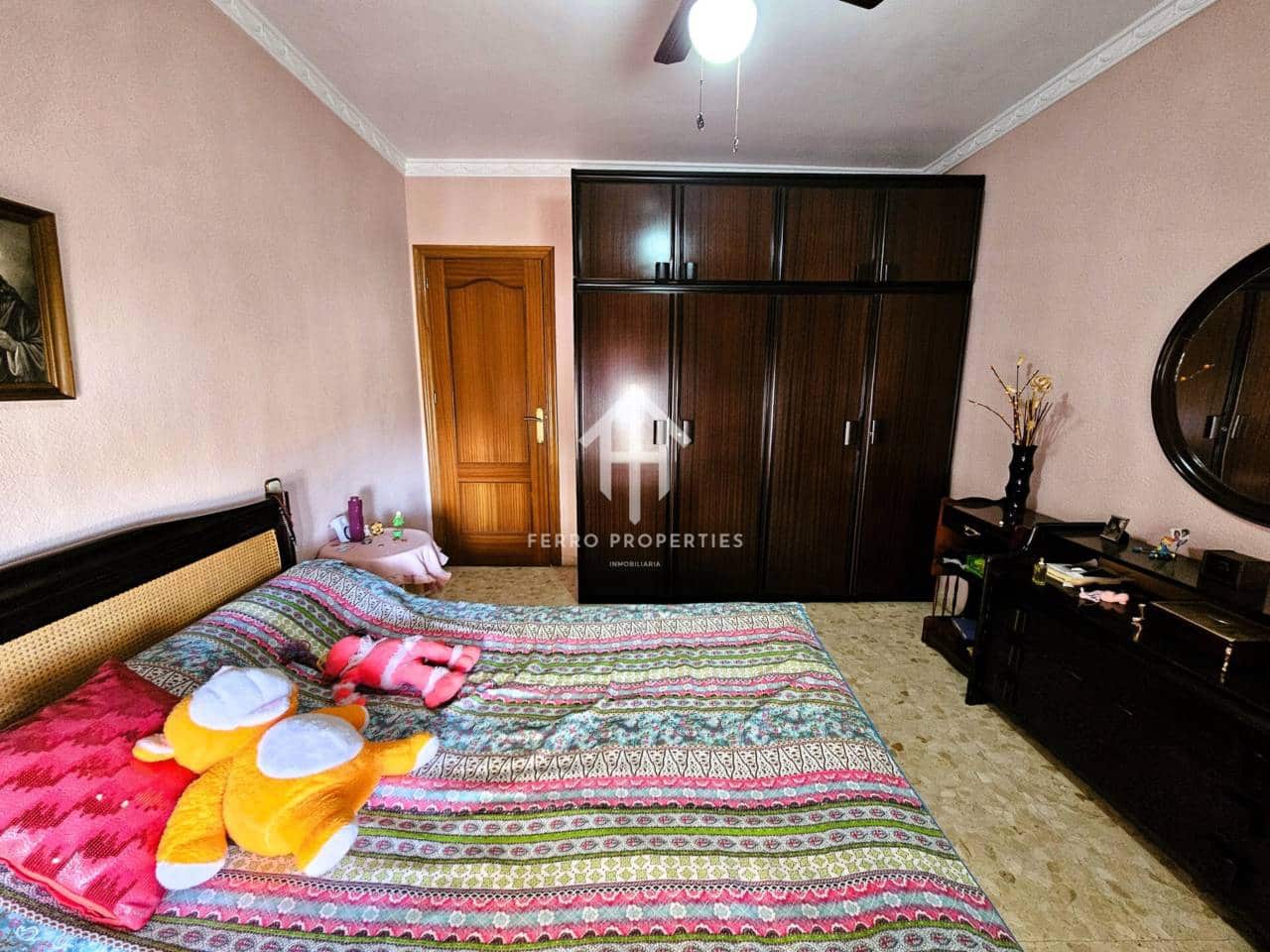 4 chambre Maison de Ville à vendre à Loja avec garage - 226 000 € (Ref: 9152611)