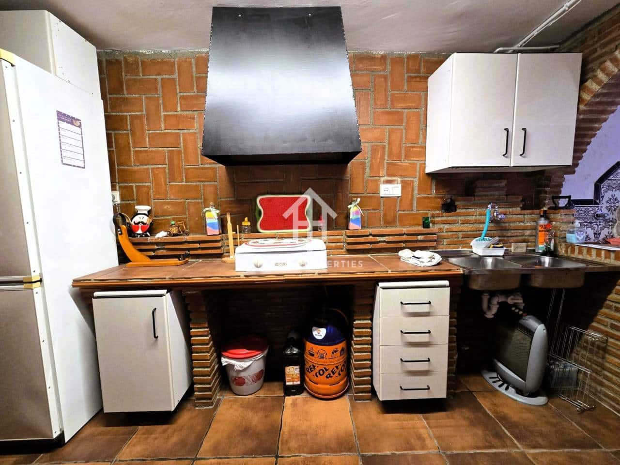 4 soveværelse Villa til salg i Loja med swimmingpool garage - € 275.000 (Ref: 9152613)