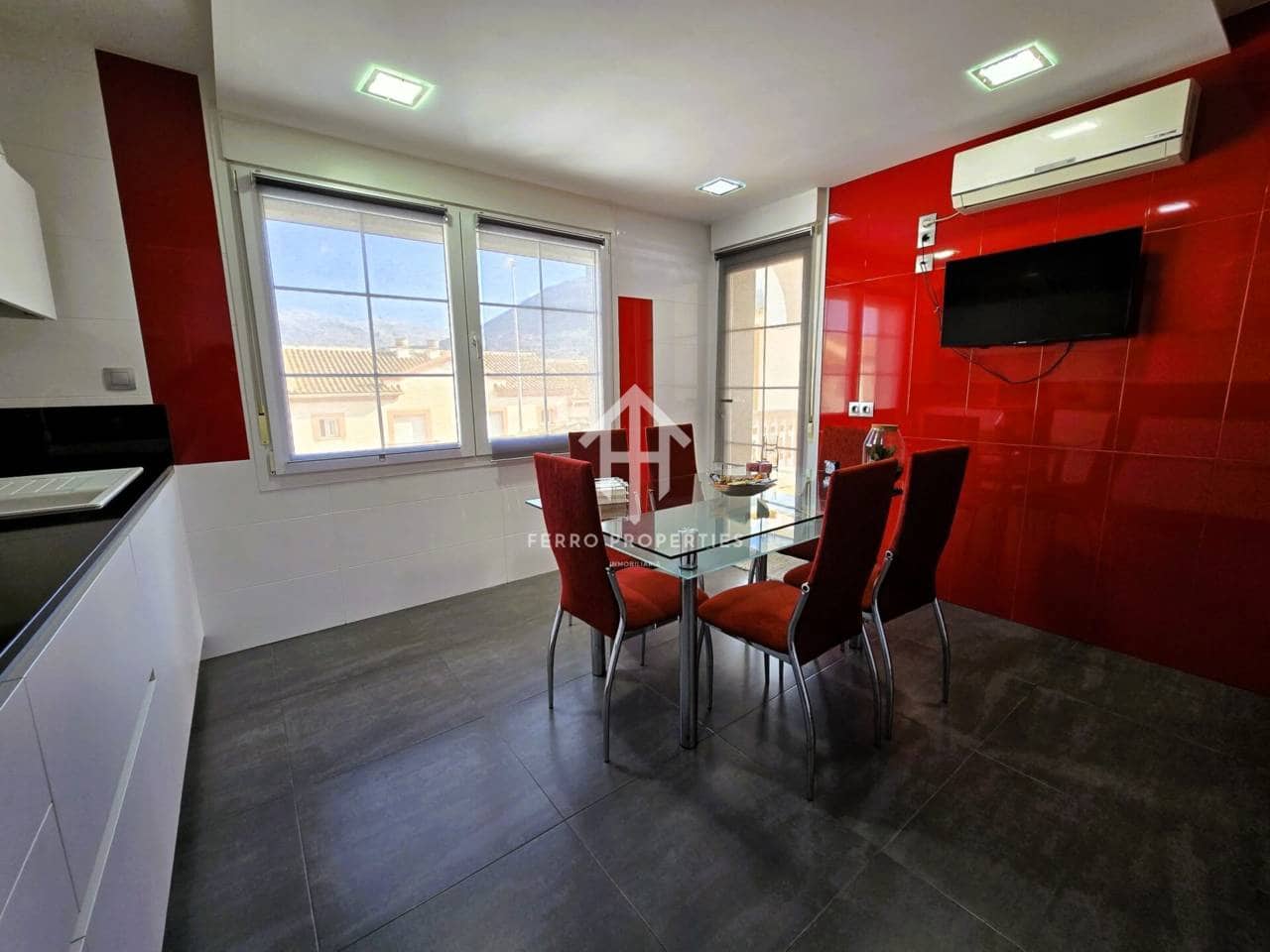 4 soveværelse Villa til salg i Loja med swimmingpool garage - € 275.000 (Ref: 9152613)