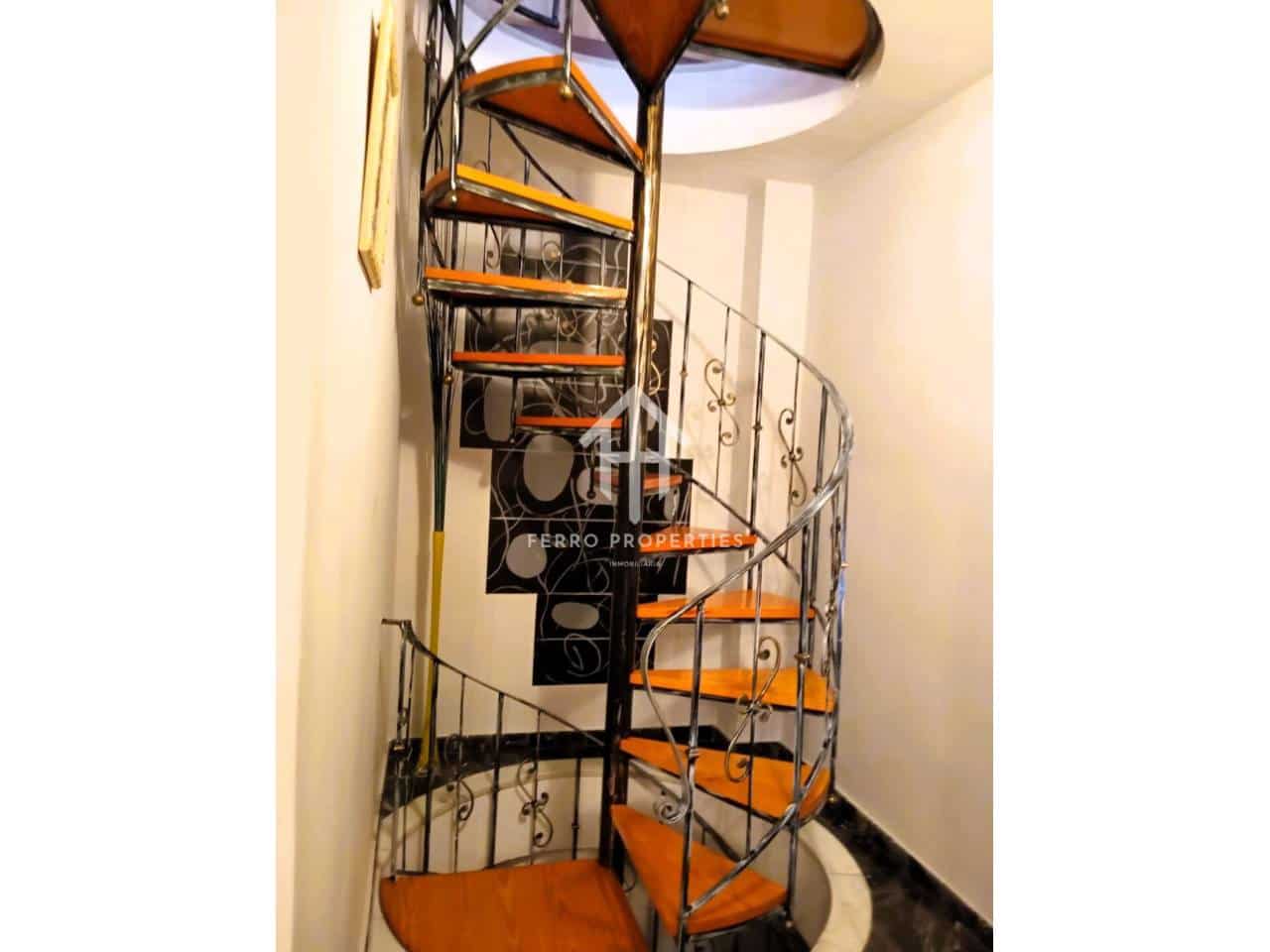 4 soveværelse Villa til salg i Loja med swimmingpool garage - € 275.000 (Ref: 9152613)