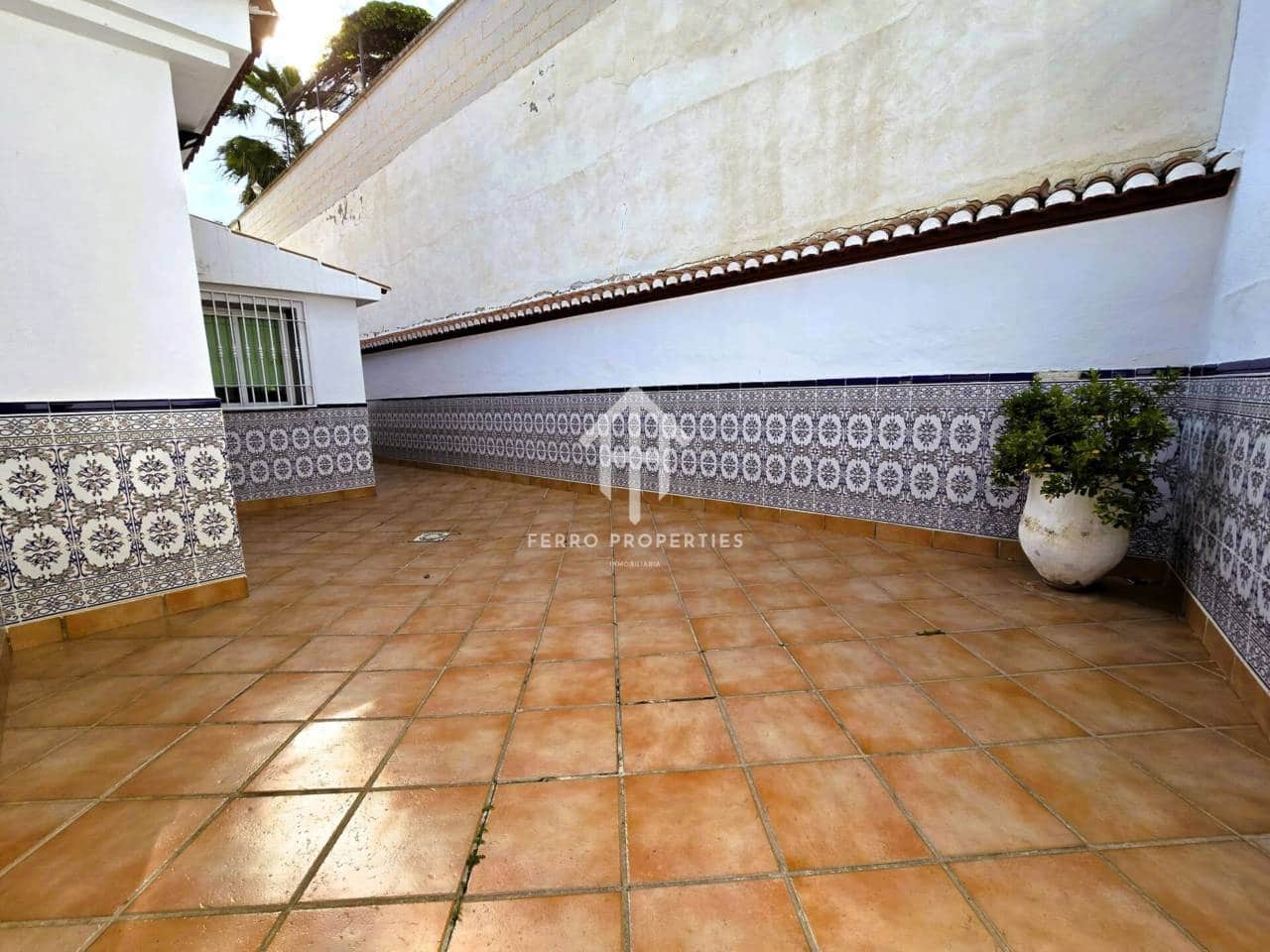 4 soveværelse Villa til salg i Loja med swimmingpool garage - € 275.000 (Ref: 9152613)