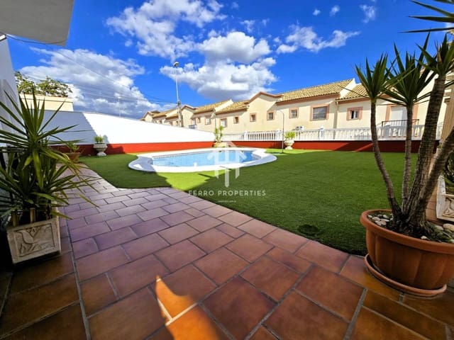 Chalet de 4 habitaciones en Loja en venta con piscina garaje - 275.000 € (Ref: 9152613)