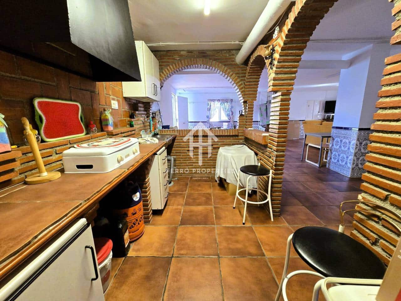 4 soveværelse Villa til salg i Loja med swimmingpool garage - € 275.000 (Ref: 9152613)