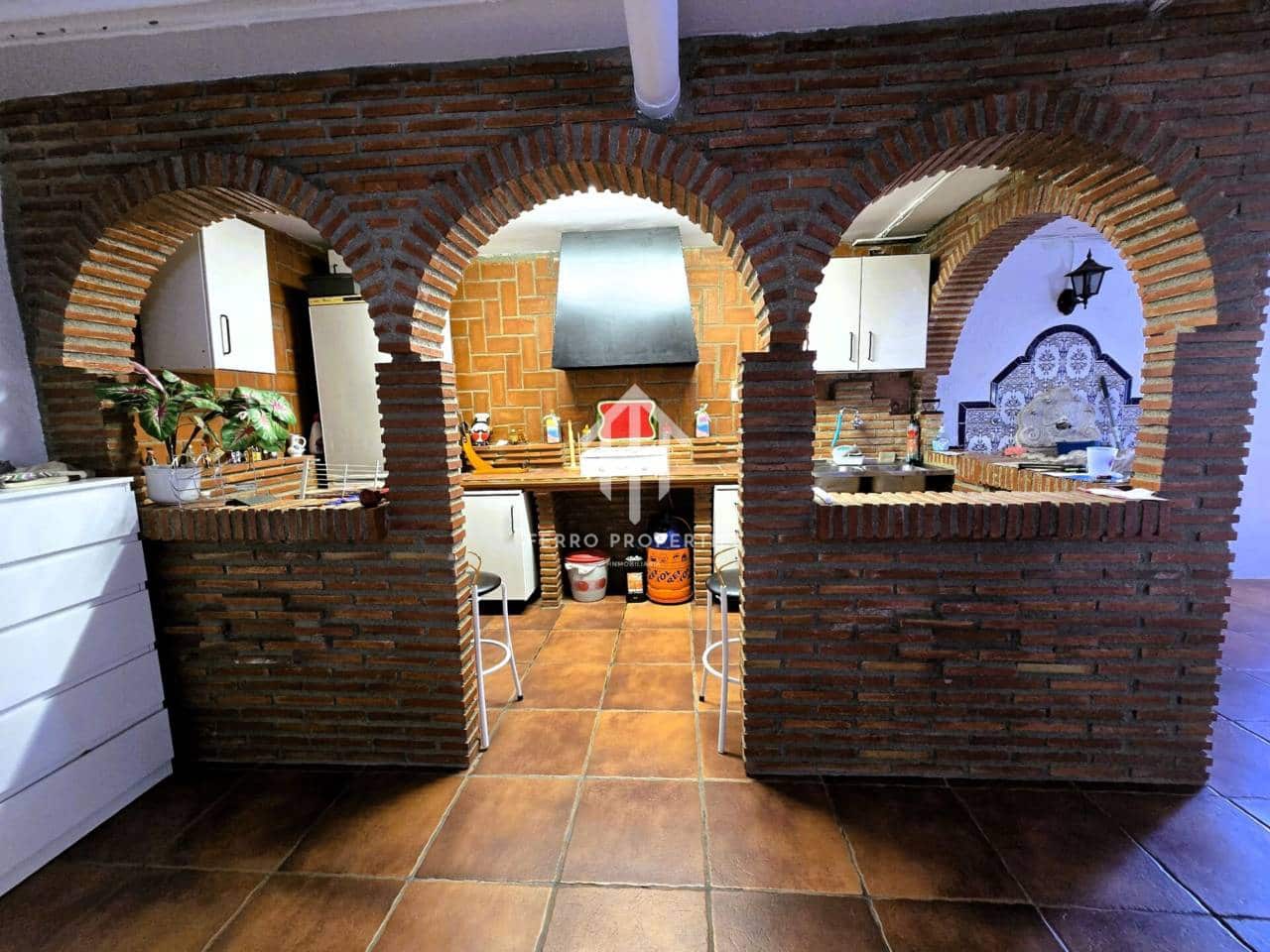 4 soveværelse Villa til salg i Loja med swimmingpool garage - € 275.000 (Ref: 9152613)