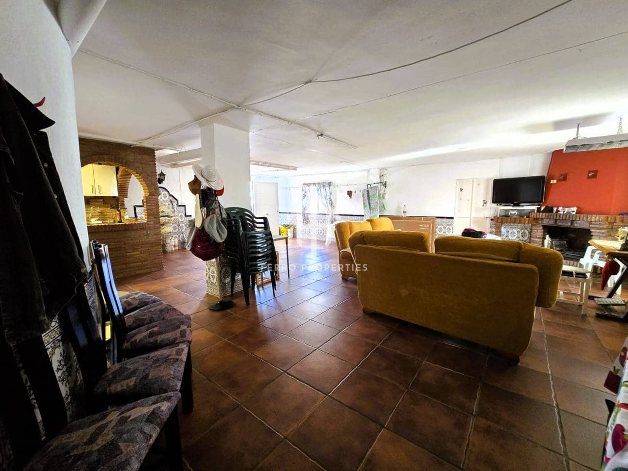 4 soveværelse Villa til salg i Loja med swimmingpool garage - € 275.000 (Ref: 9152613)