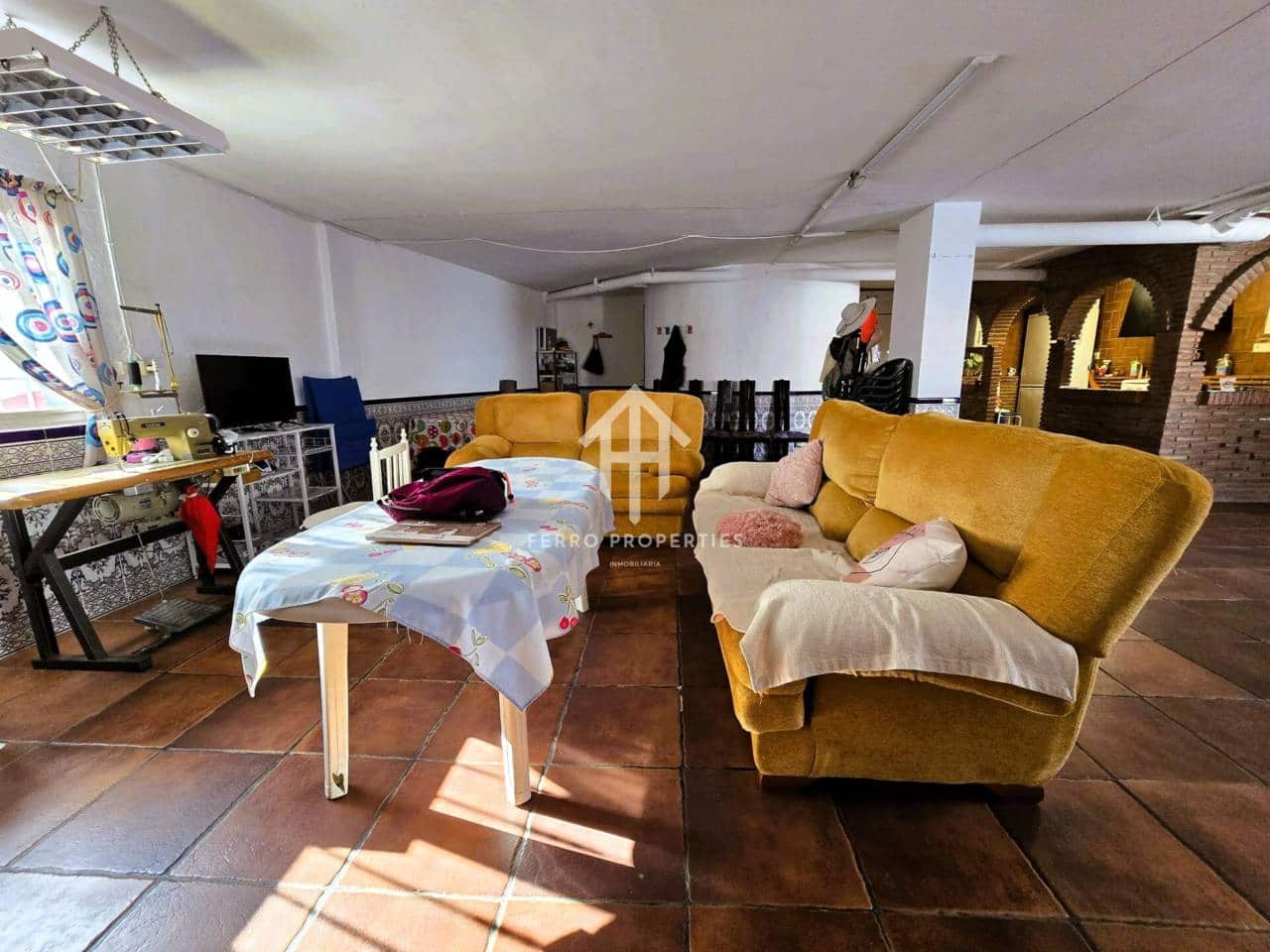 4 soveværelse Villa til salg i Loja med swimmingpool garage - € 275.000 (Ref: 9152613)