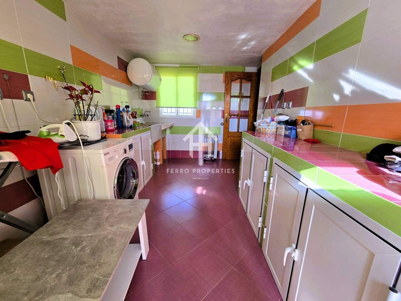 4 soveværelse Villa til salg i Loja med swimmingpool garage - € 275.000 (Ref: 9152613)