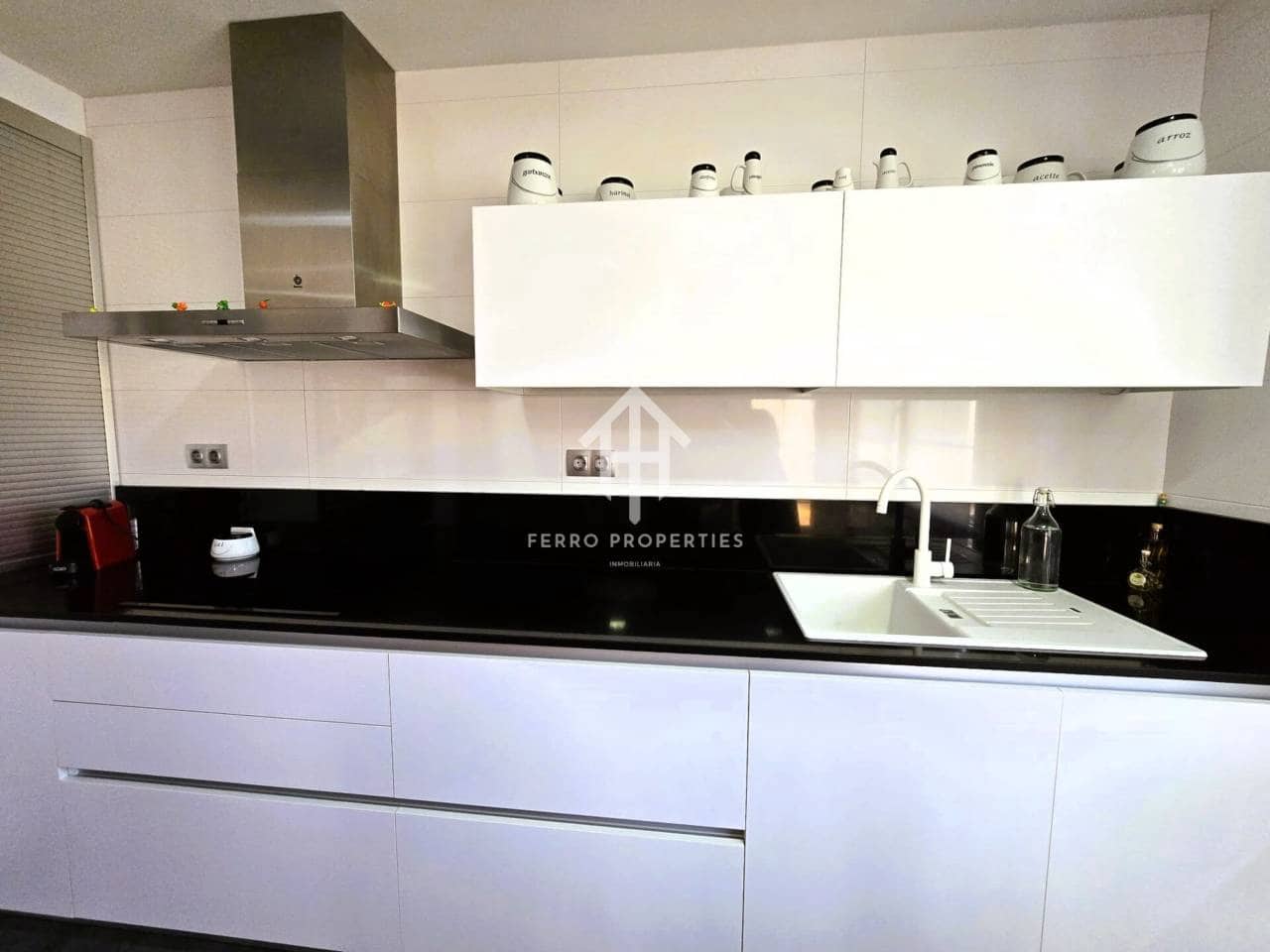 4 soveværelse Villa til salg i Loja med swimmingpool garage - € 275.000 (Ref: 9152613)