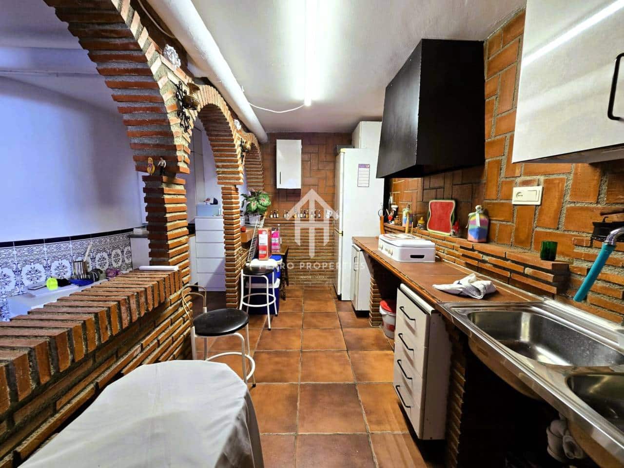 4 soveværelse Villa til salg i Loja med swimmingpool garage - € 275.000 (Ref: 9152613)