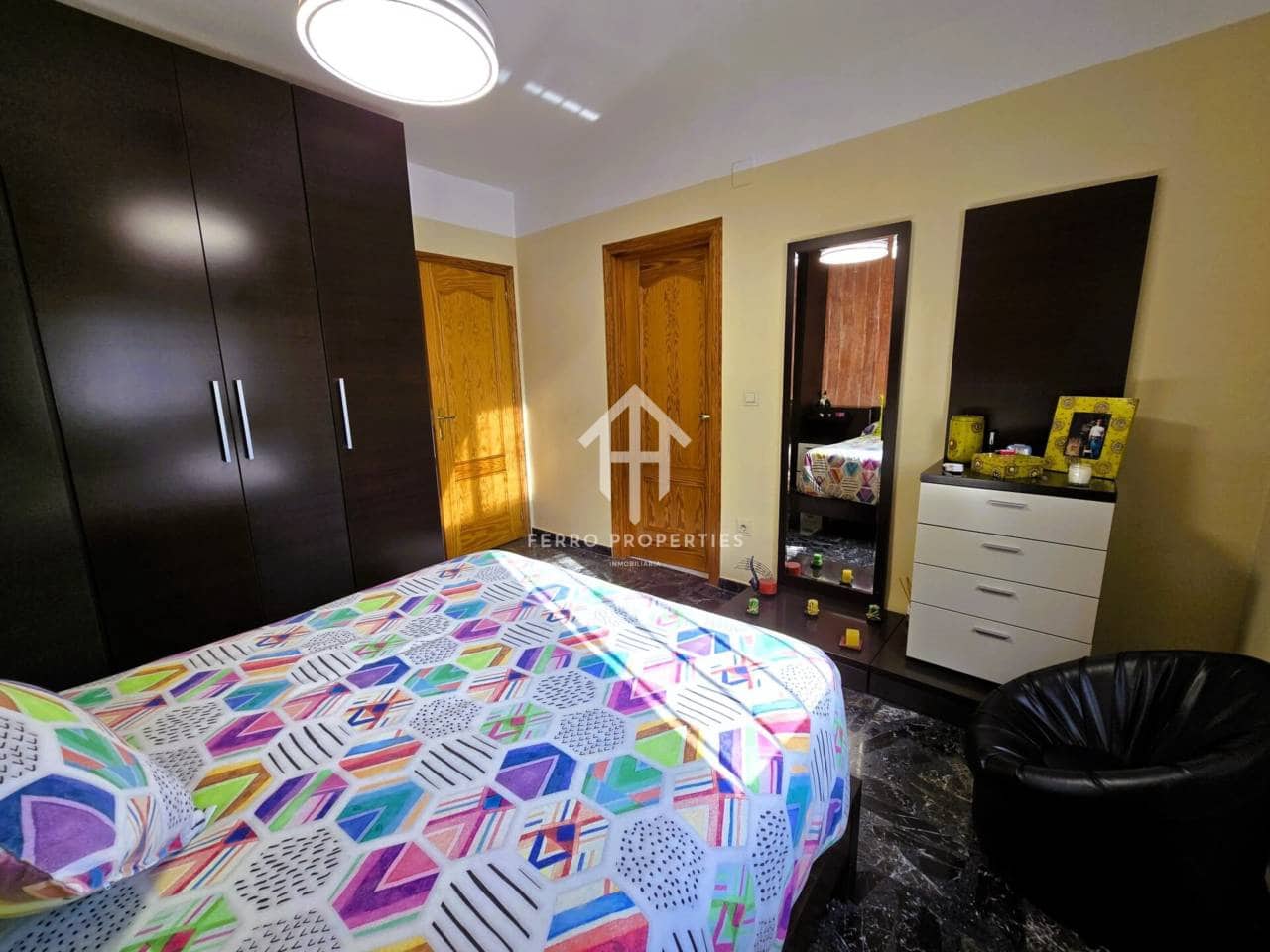 4 soveværelse Villa til salg i Loja med swimmingpool garage - € 275.000 (Ref: 9152613)