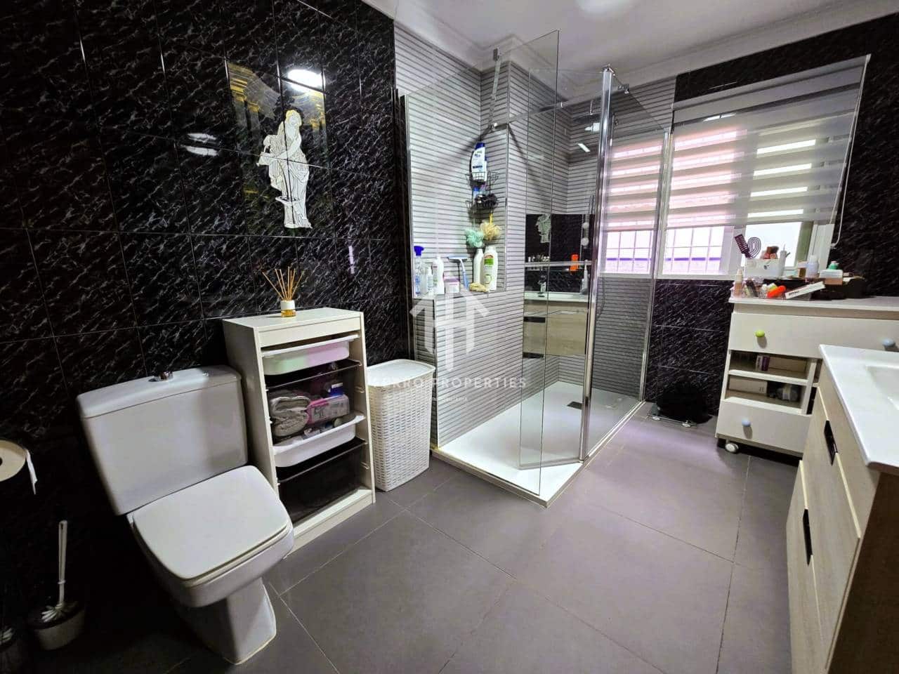 4 soveværelse Villa til salg i Loja med swimmingpool garage - € 275.000 (Ref: 9152613)