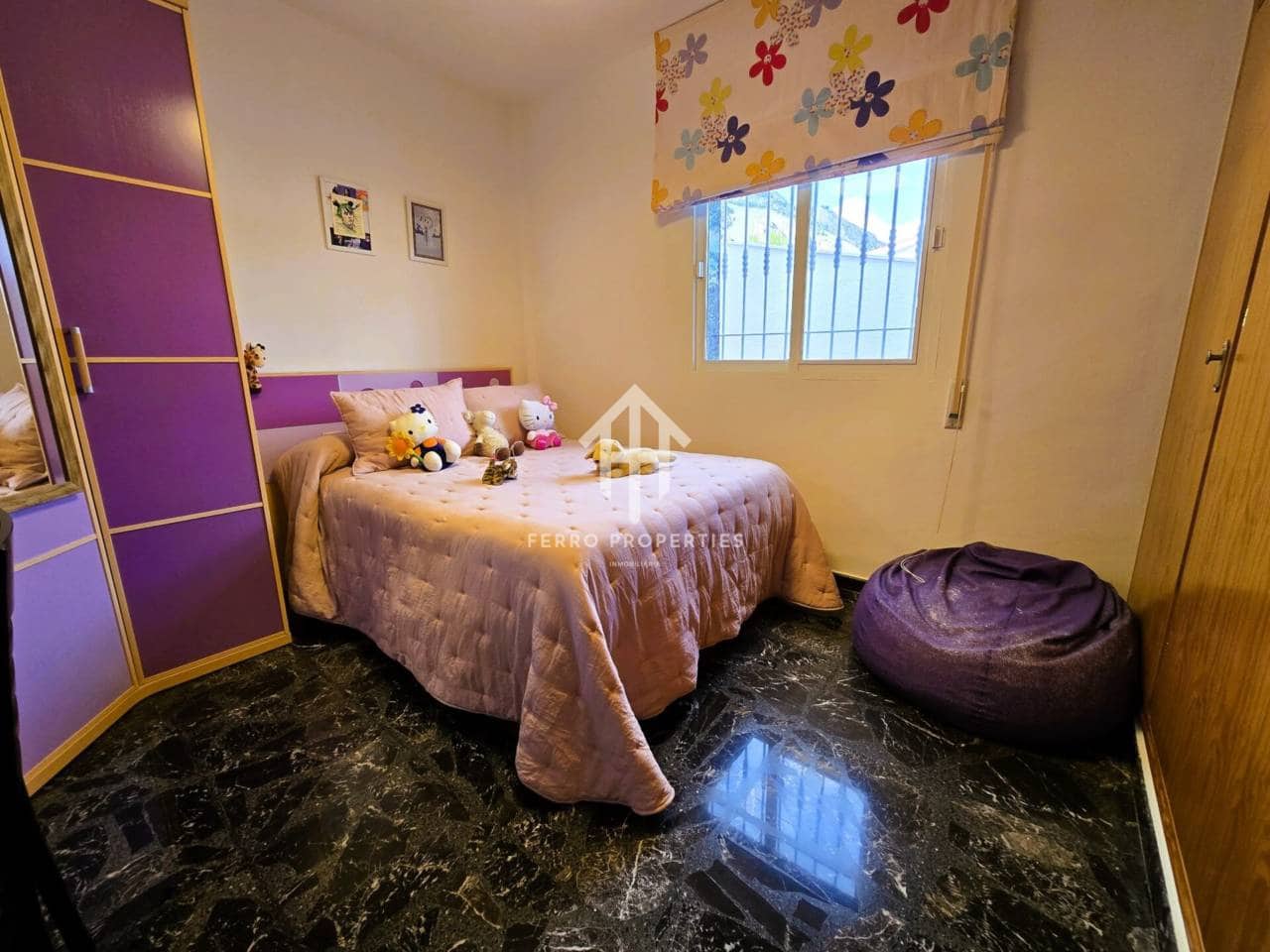 4 soveværelse Villa til salg i Loja med swimmingpool garage - € 275.000 (Ref: 9152613)