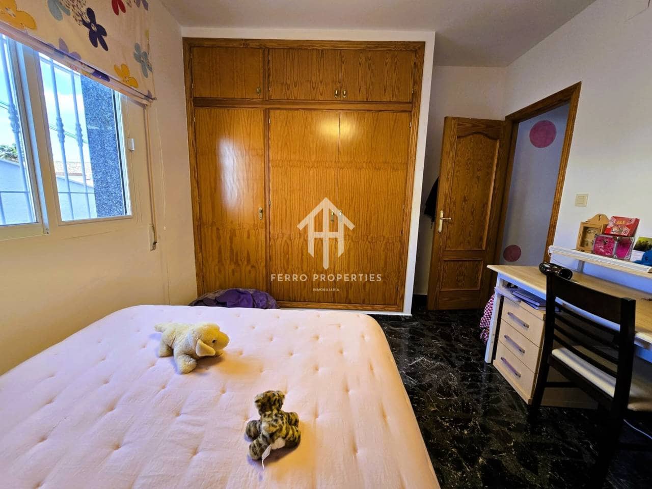 4 soveværelse Villa til salg i Loja med swimmingpool garage - € 275.000 (Ref: 9152613)