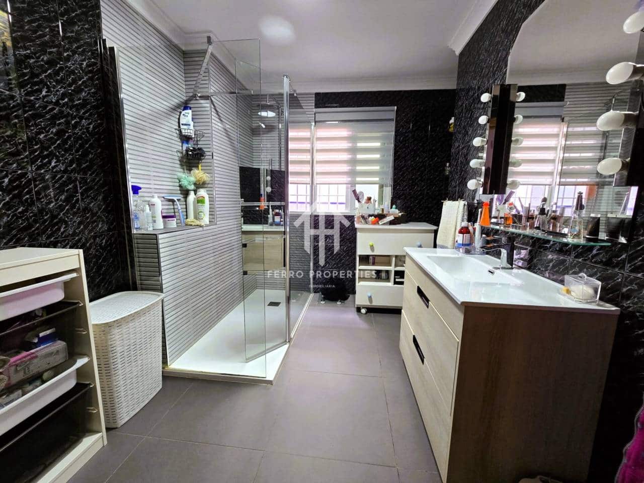 4 soveværelse Villa til salg i Loja med swimmingpool garage - € 275.000 (Ref: 9152613)