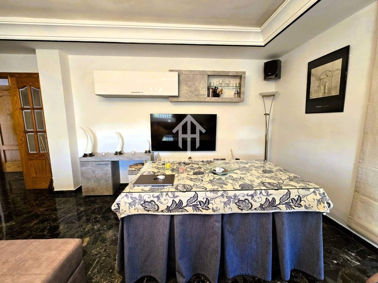 4 soveværelse Villa til salg i Loja med swimmingpool garage - € 275.000 (Ref: 9152613)