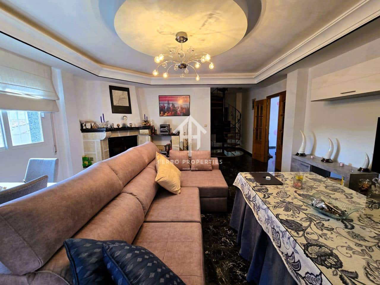 4 soveværelse Villa til salg i Loja med swimmingpool garage - € 275.000 (Ref: 9152613)