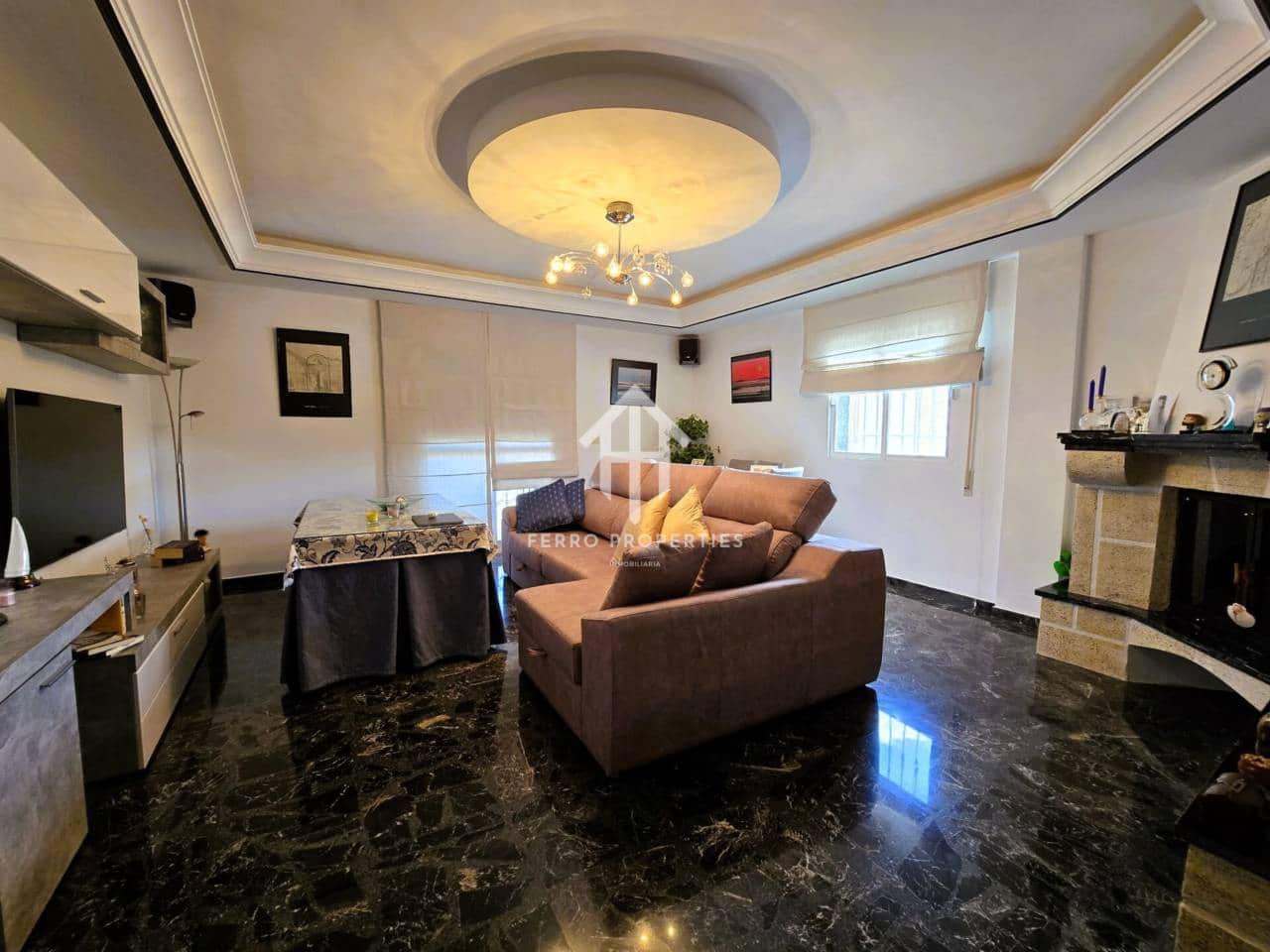 4 soveværelse Villa til salg i Loja med swimmingpool garage - € 275.000 (Ref: 9152613)