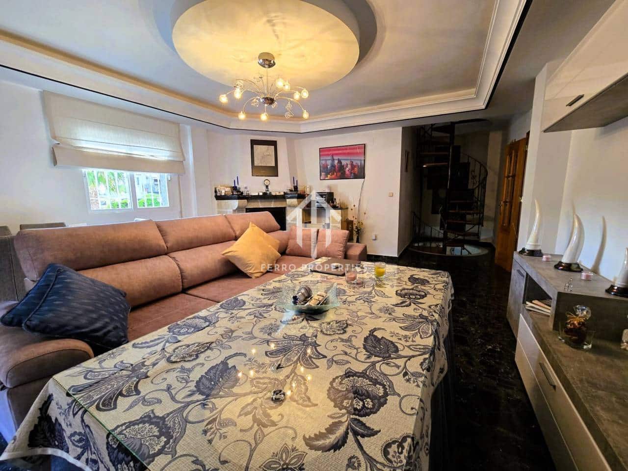 4 soveværelse Villa til salg i Loja med swimmingpool garage - € 275.000 (Ref: 9152613)